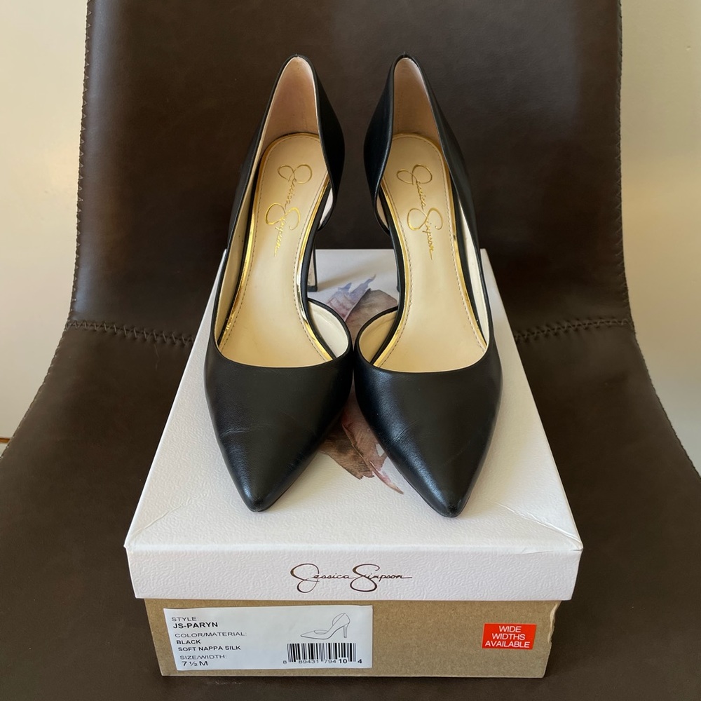 Jessica Simpson pumps